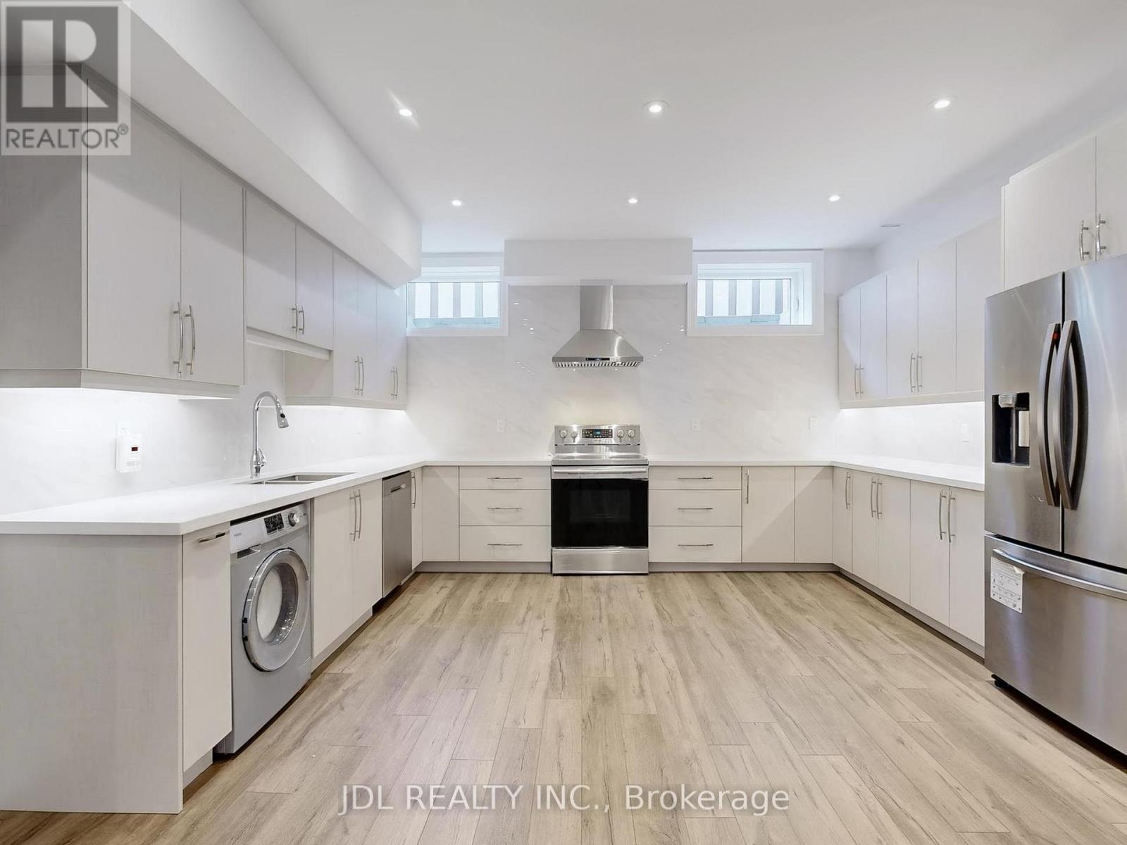 39 Howard Road, Newmarket, Ontario  L3Y 3G6 - Photo 32 - N12574410