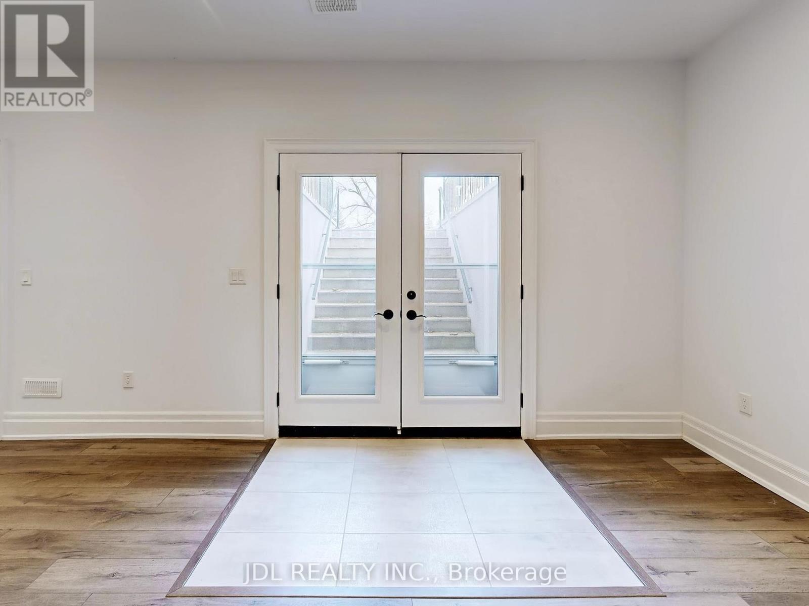 39 Howard Road, Newmarket, Ontario  L3Y 3G6 - Photo 38 - N12574410