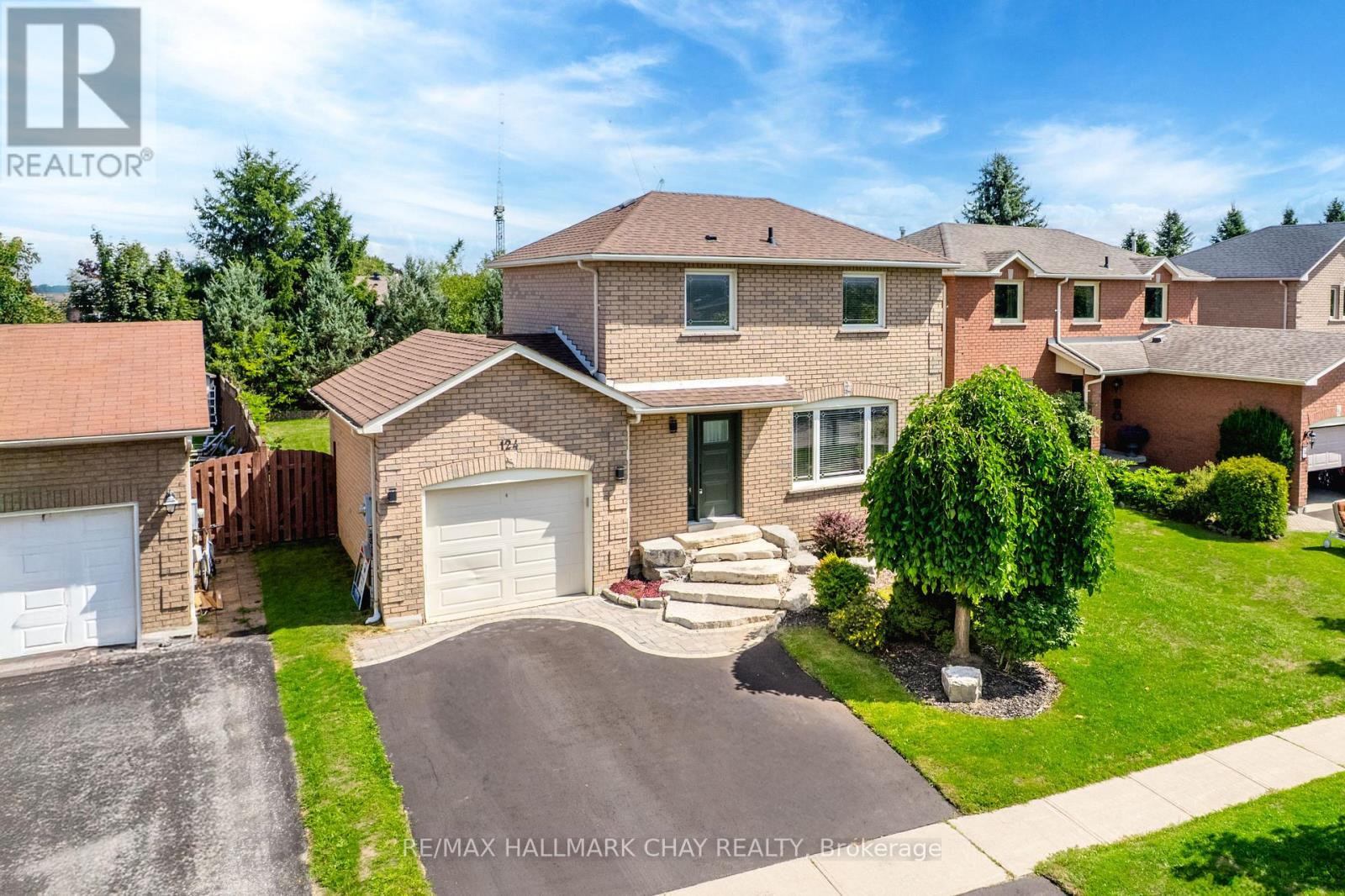 124 BROWN STREET, Barrie, Ontario