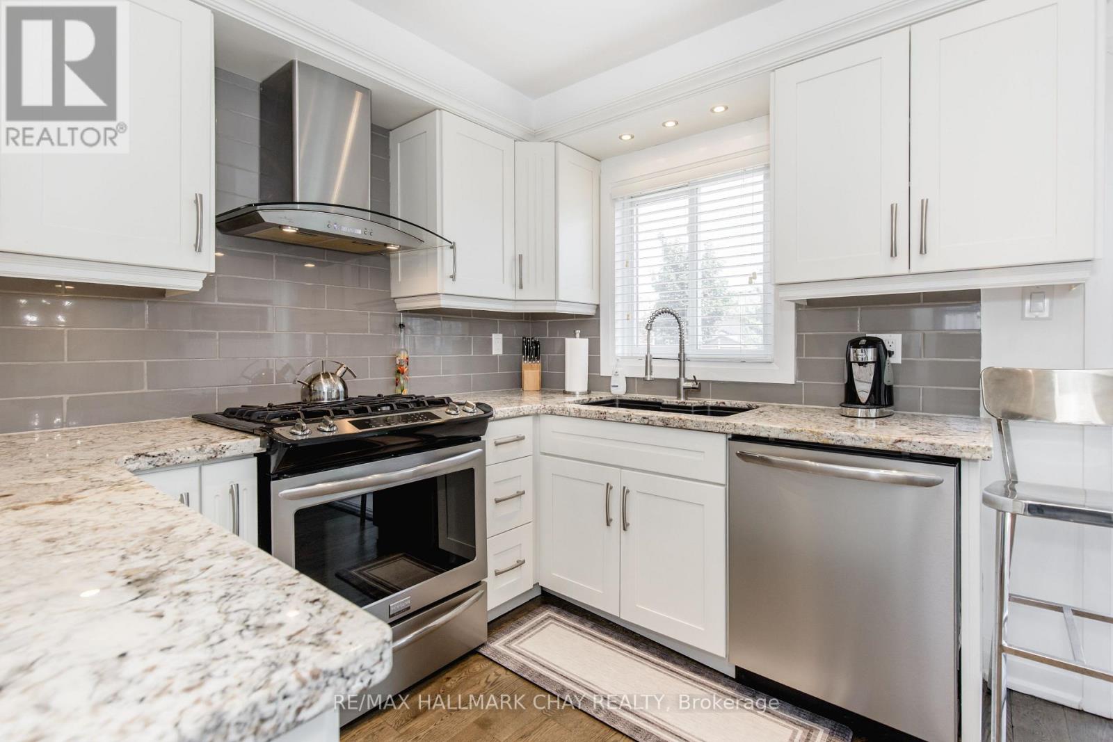 124 Brown Street, Barrie, Ontario  L4N 7V7 - Photo 11 - S12587732