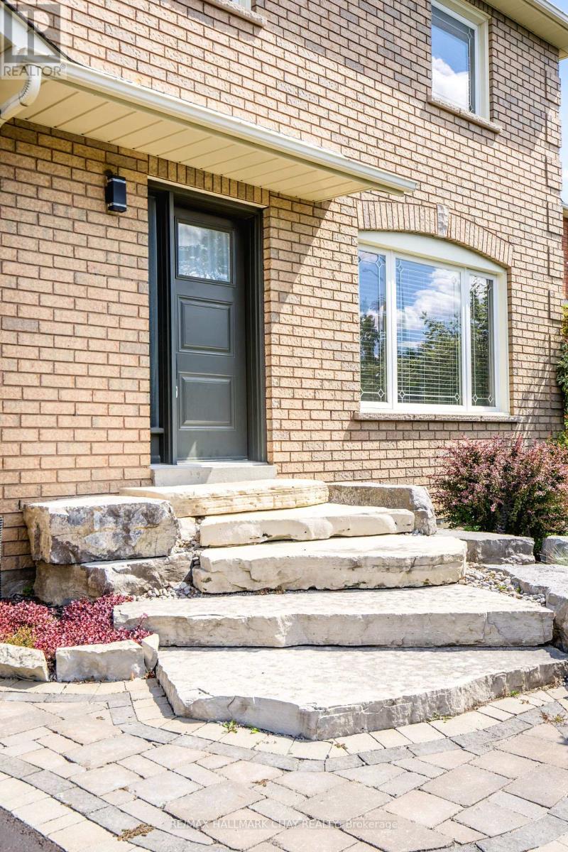 124 Brown Street, Barrie, Ontario  L4N 7V7 - Photo 3 - S12587732