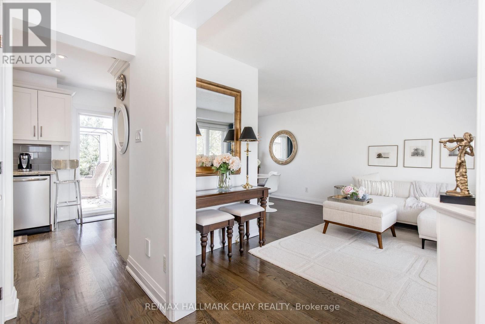 124 Brown Street, Barrie, Ontario  L4N 7V7 - Photo 4 - S12587732