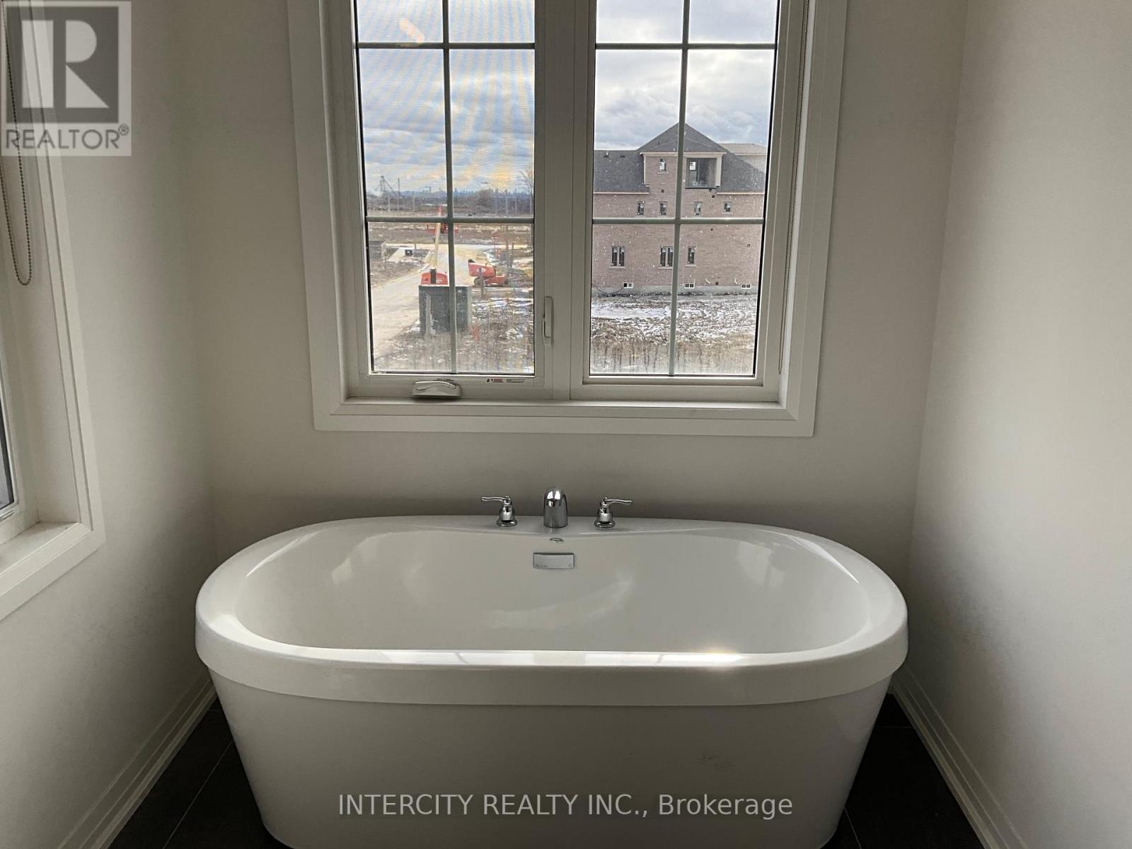 53 Tipp Drive, Richmond Hill, Ontario  L4E 1J3 - Photo 9 - N12583524