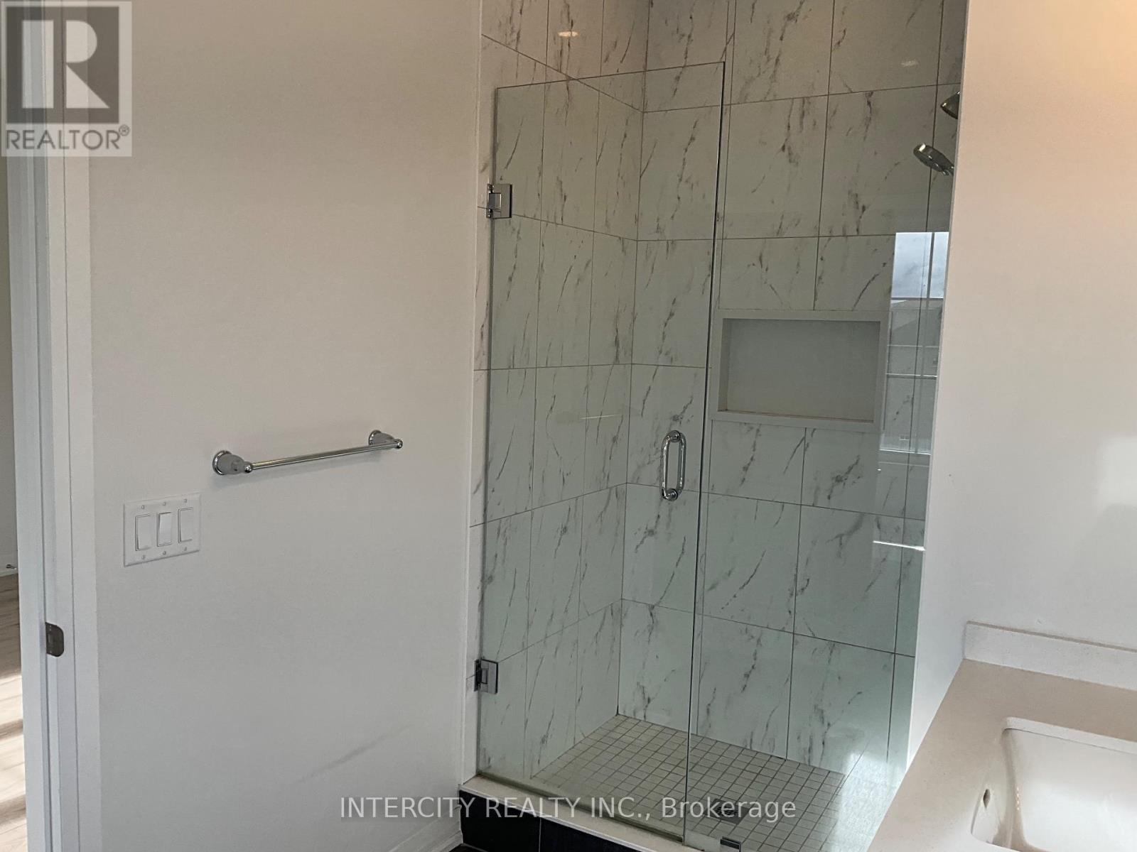 53 Tipp Drive, Richmond Hill, Ontario  L4E 1J3 - Photo 8 - N12583524