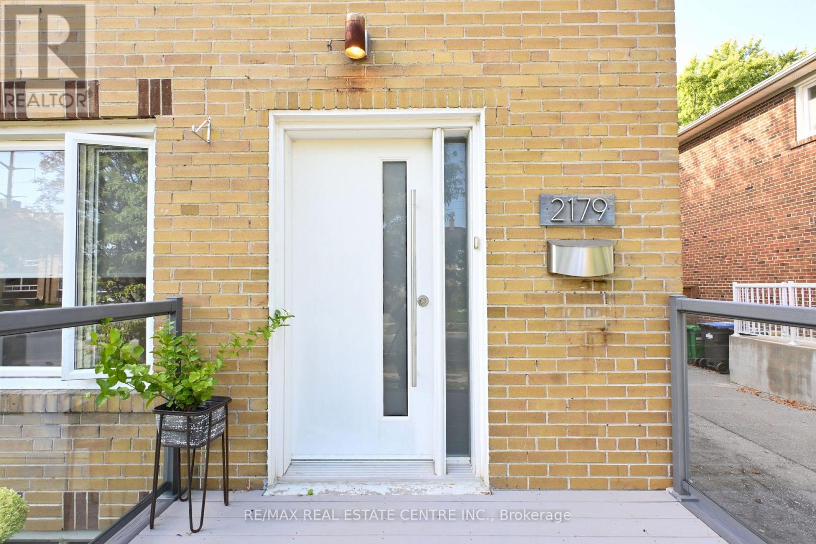 2179 Wiseman Court, Mississauga, Ontario  L5J 1P3 - Photo 3 - W12587730