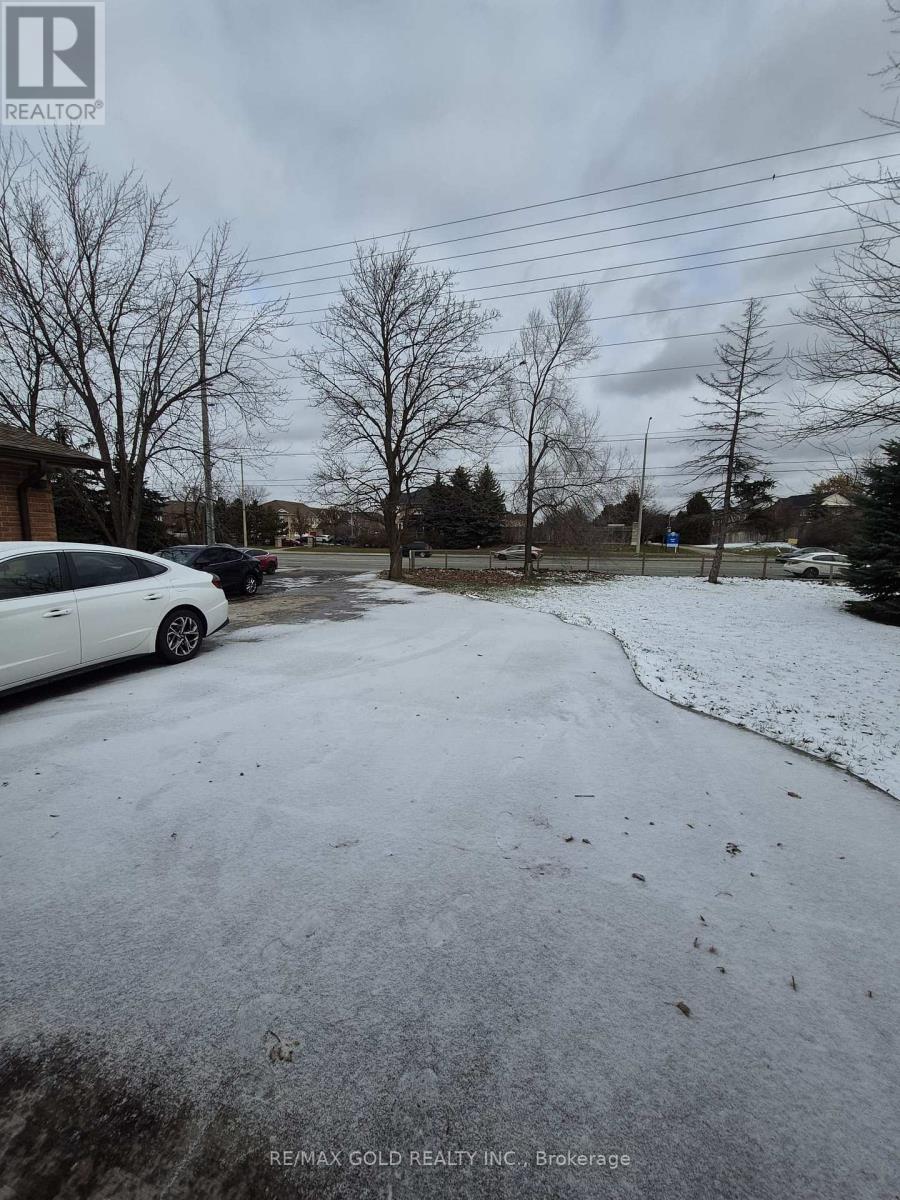 10414 Chinguacousy Road, Brampton, Ontario  L7A 0G8 - Photo 3 - W12587754