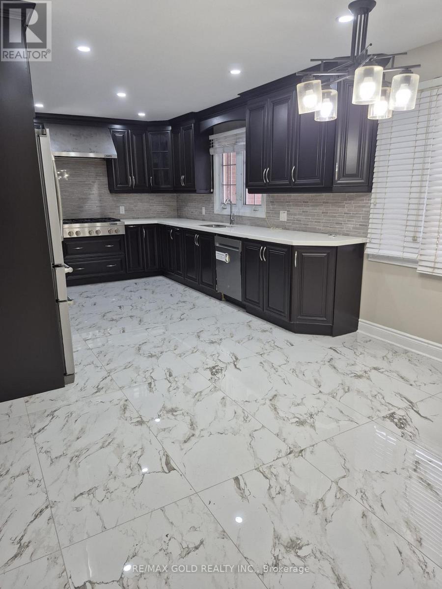 10414 Chinguacousy Road, Brampton, Ontario  L7A 0G8 - Photo 7 - W12587754