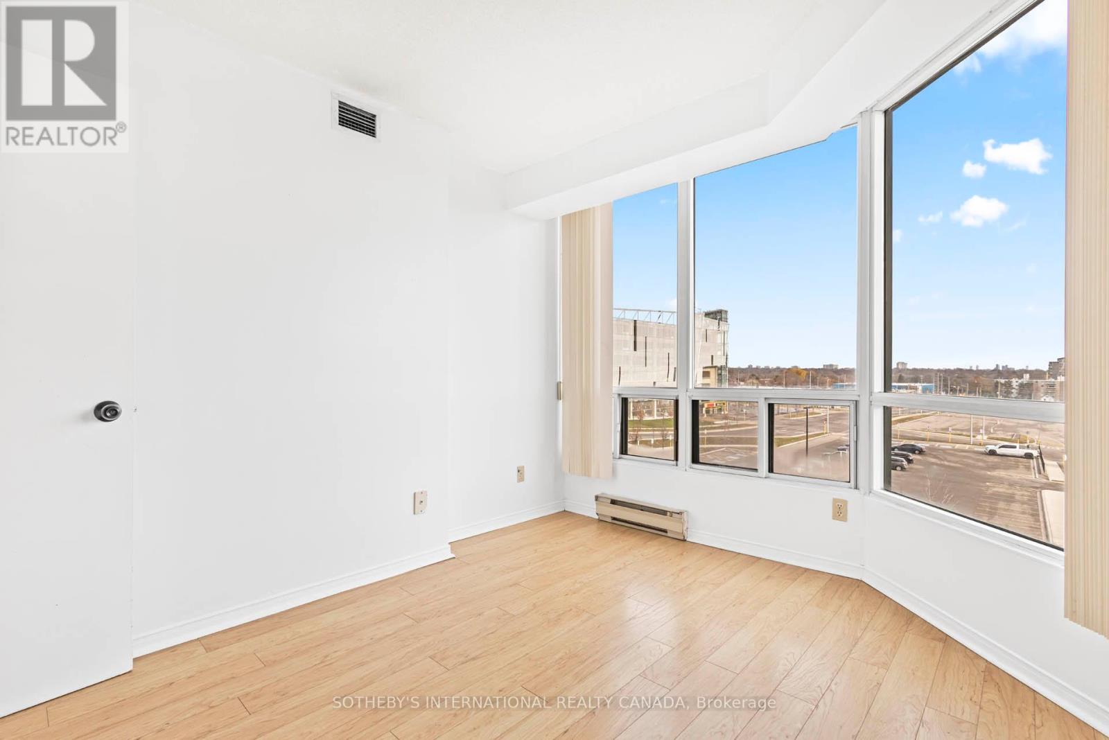 415 - 115 Hillcrest Avenue, Mississauga, Ontario  L5B 3Y9 - Photo 13 - W12587764