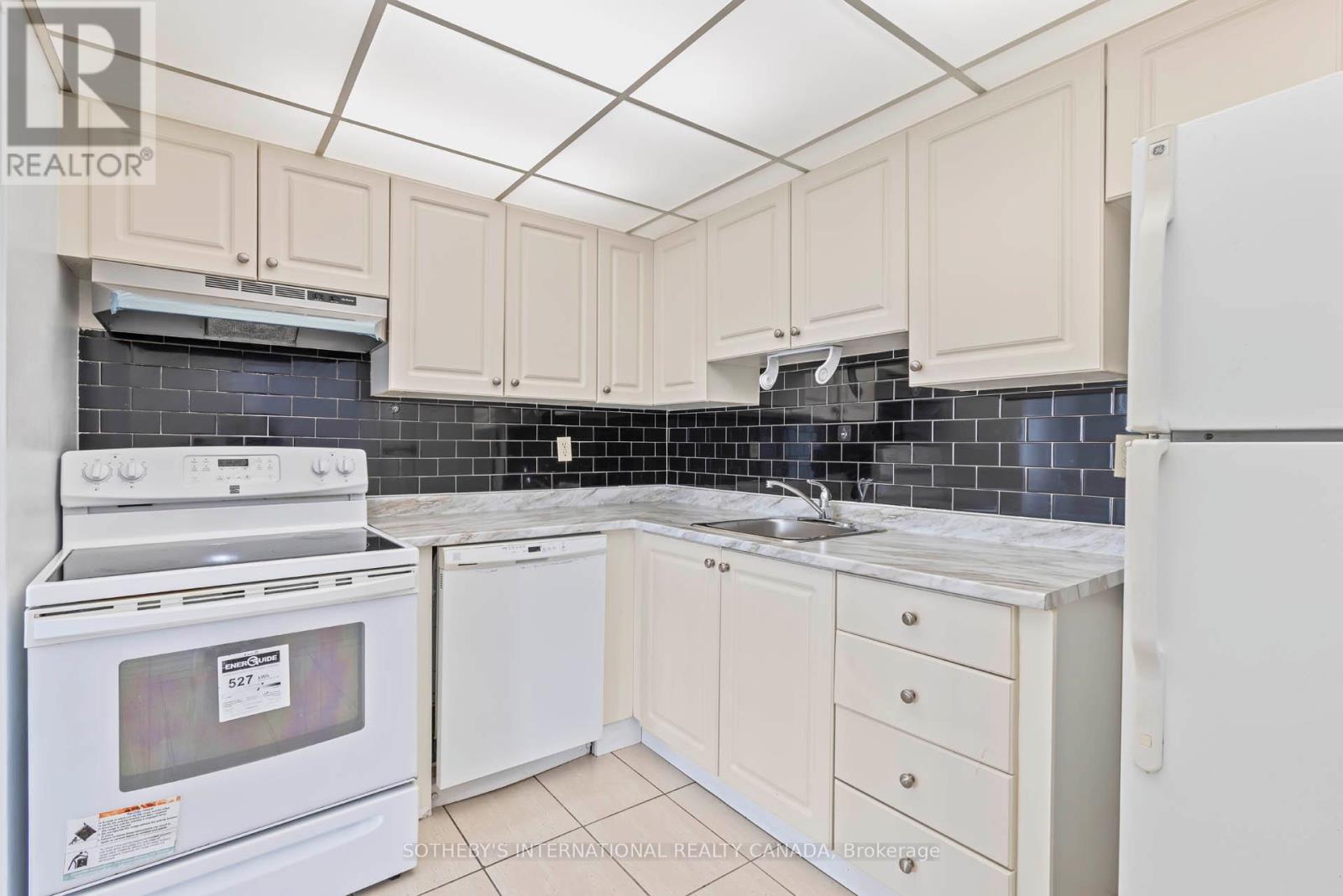 415 - 115 Hillcrest Avenue, Mississauga, Ontario  L5B 3Y9 - Photo 6 - W12587764