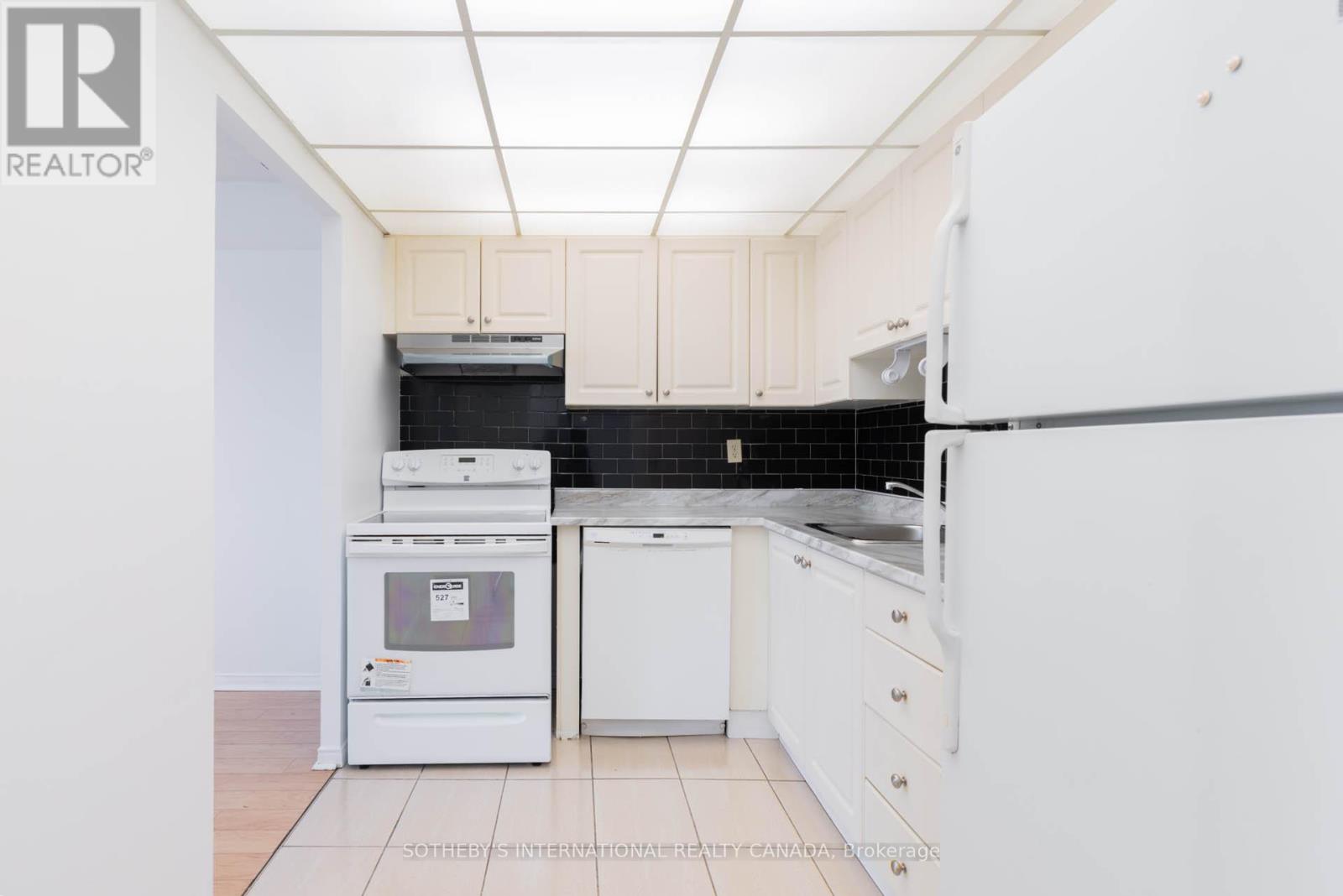 415 - 115 Hillcrest Avenue, Mississauga, Ontario  L5B 3Y9 - Photo 7 - W12587764