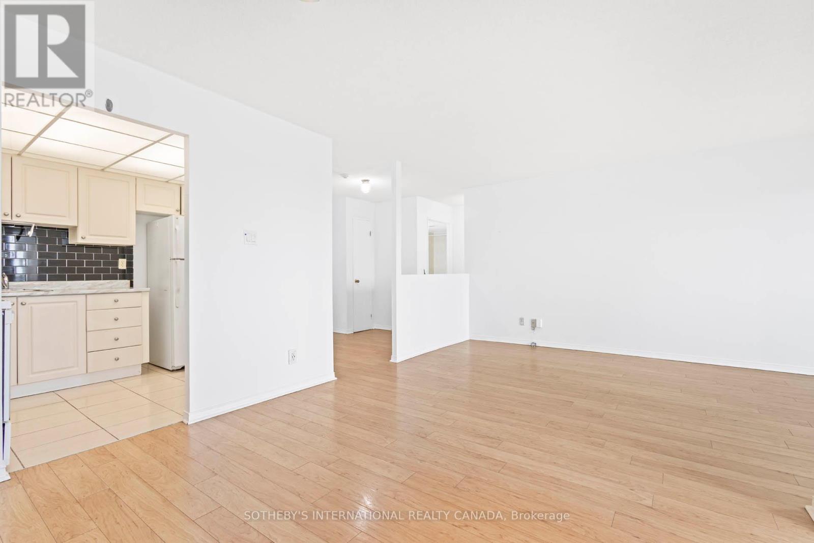 415 - 115 Hillcrest Avenue, Mississauga, Ontario  L5B 3Y9 - Photo 9 - W12587764