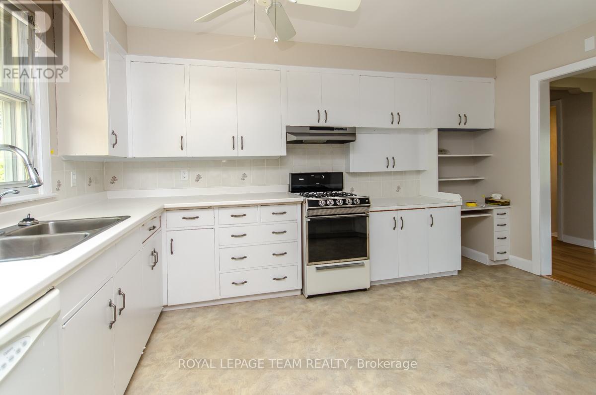 850 Killeen Avenue, Ottawa, Ontario  K2A 2X7 - Photo 10 - X12355313