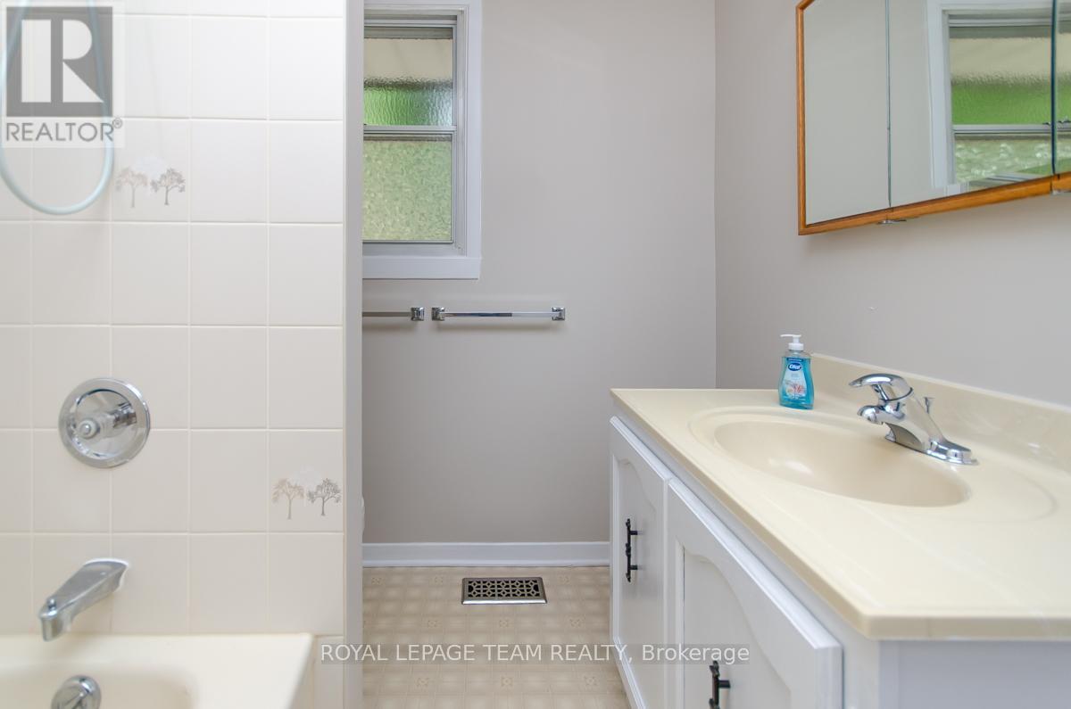 850 Killeen Avenue, Ottawa, Ontario  K2A 2X7 - Photo 22 - X12355313