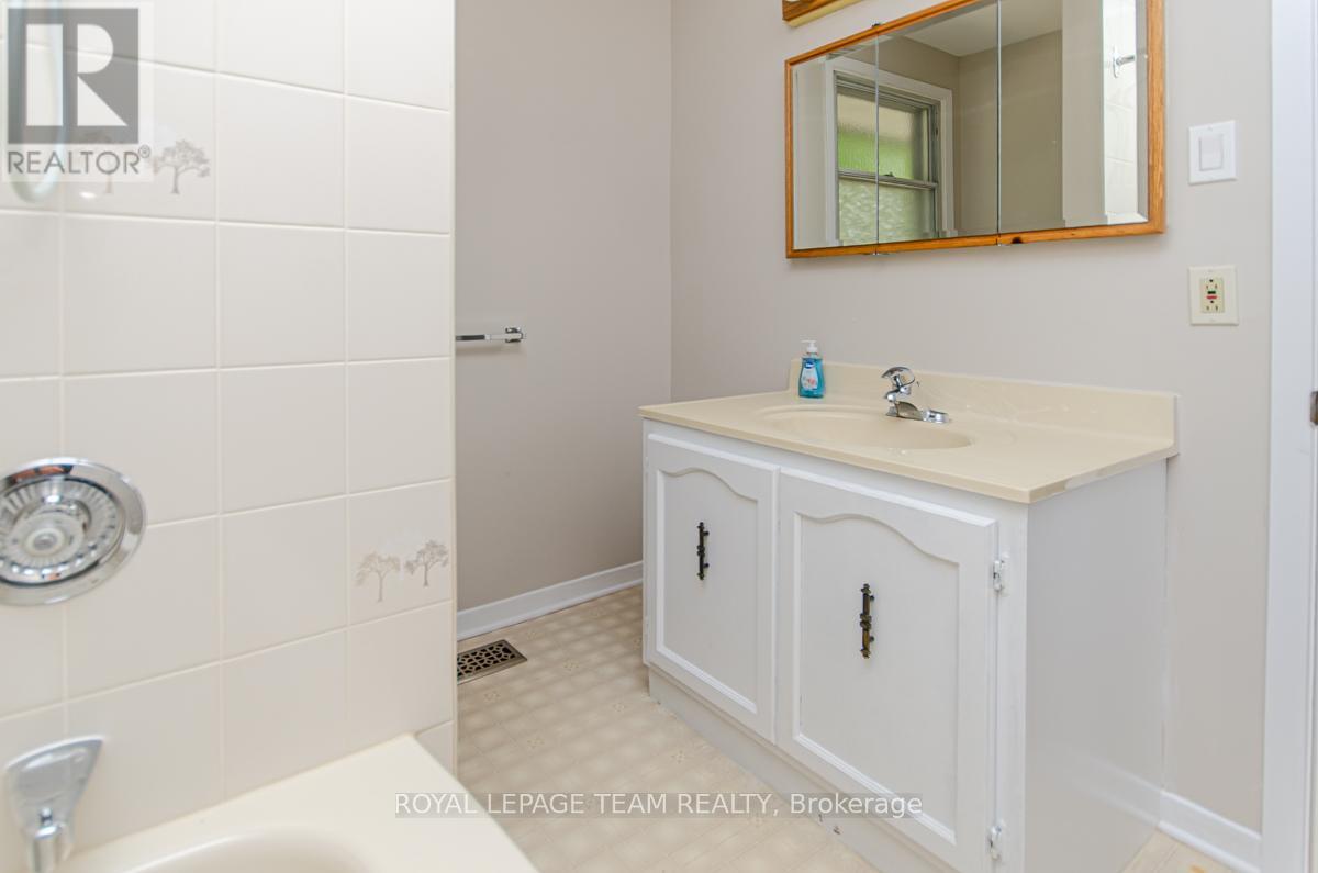 850 Killeen Avenue, Ottawa, Ontario  K2A 2X7 - Photo 24 - X12355313