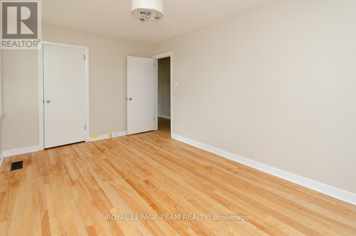 850 Killeen Avenue, Ottawa, Ontario  K2A 2X7 - Photo 11 - X12355313