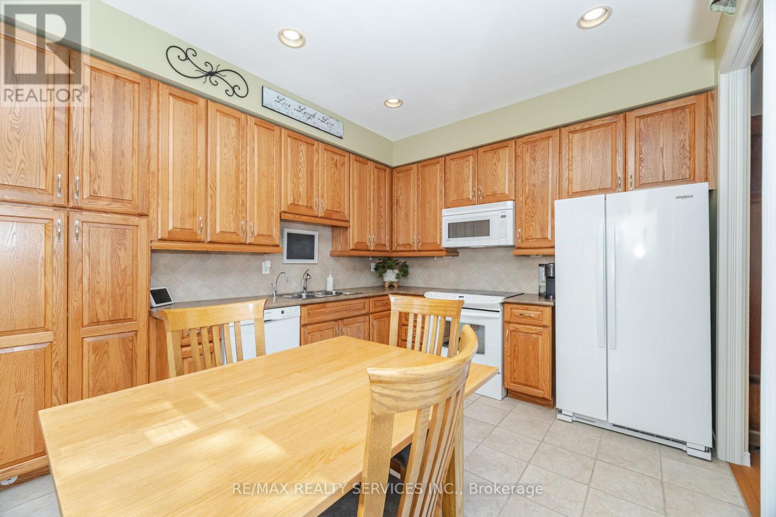 8 Inwood Place, Brampton, Ontario  L6R 1T2 - Photo 14 - W12587412