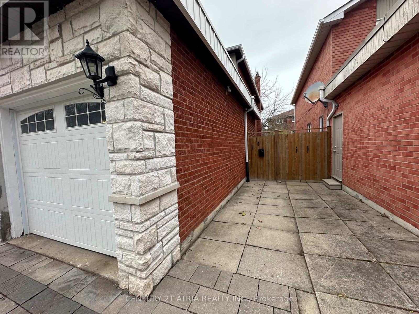 (Basement) - 12 Pearl Gate Court, Richmond Hill, Ontario  L4B 2C6 - Photo 2 - N12587774