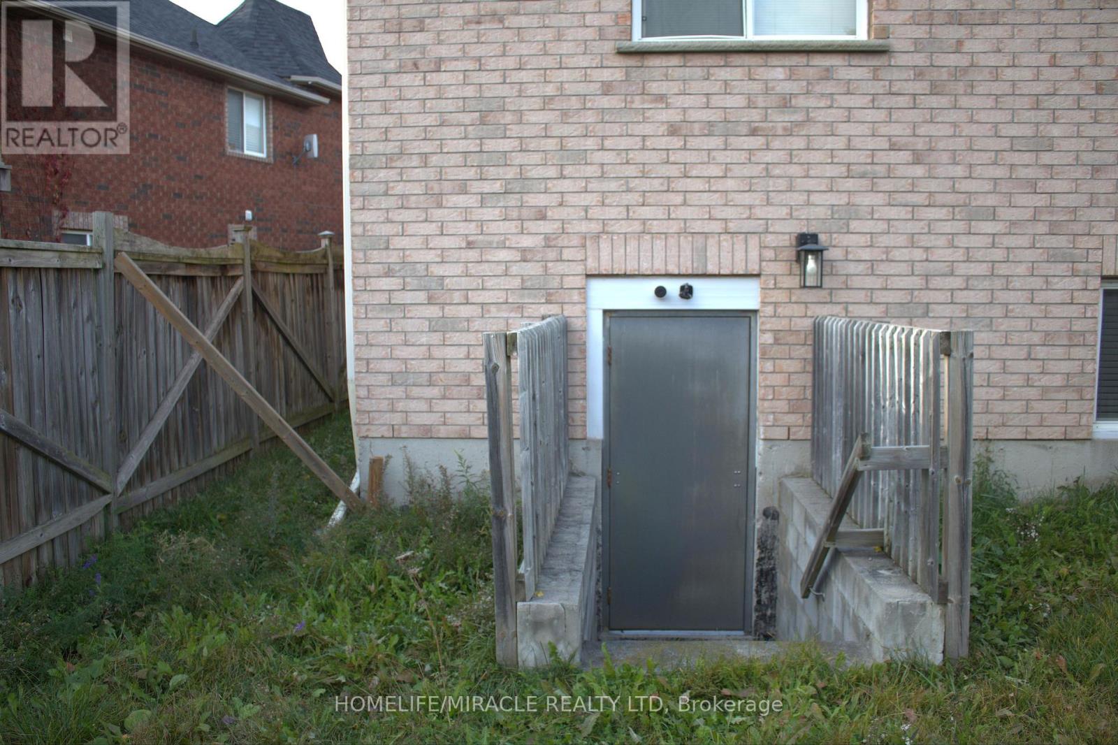 38 Dunsmore Lane, Barrie, Ontario  L4M 7A1 - Photo 17 - S12587800