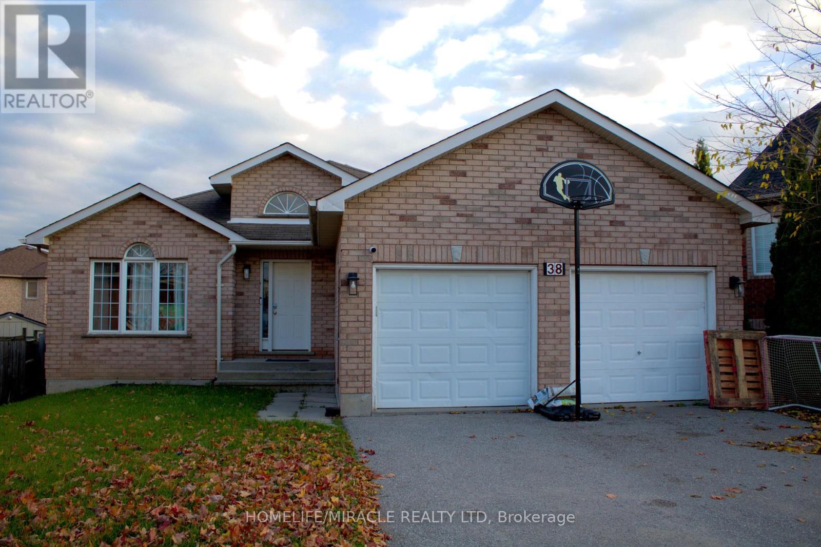 38 Dunsmore Lane, Barrie, Ontario  L4M 7A1 - Photo 2 - S12587800