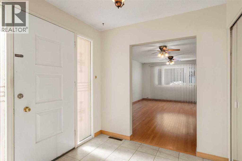 3747 Utah Drive Nw, Calgary, Alberta  T2N 4A6 - Photo 2 - A2268400