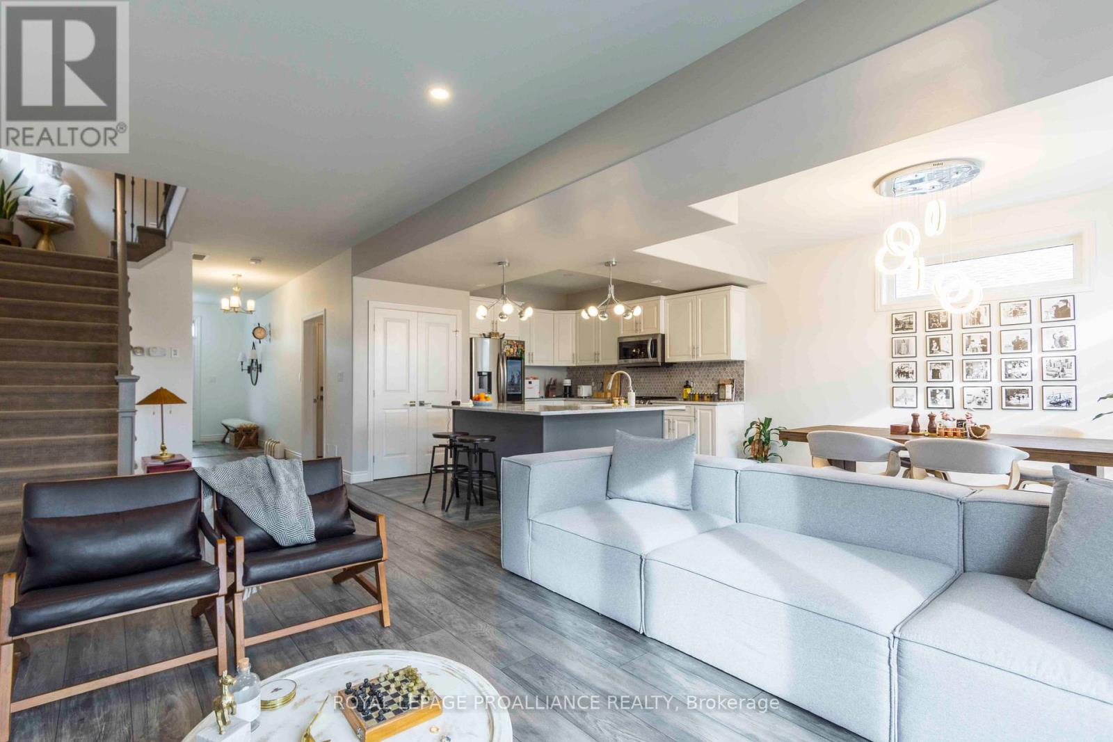 92 Ledgerock Court, Quinte West, Ontario  K8R 0A1 - Photo 13 - X12587840