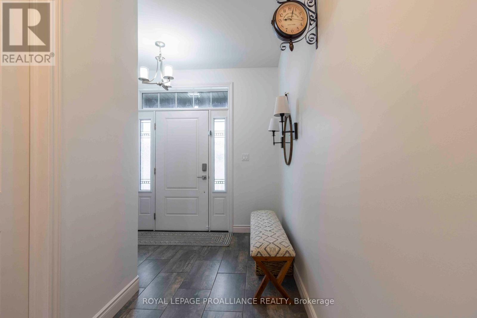 92 Ledgerock Court, Quinte West, Ontario  K8R 0A1 - Photo 4 - X12587840