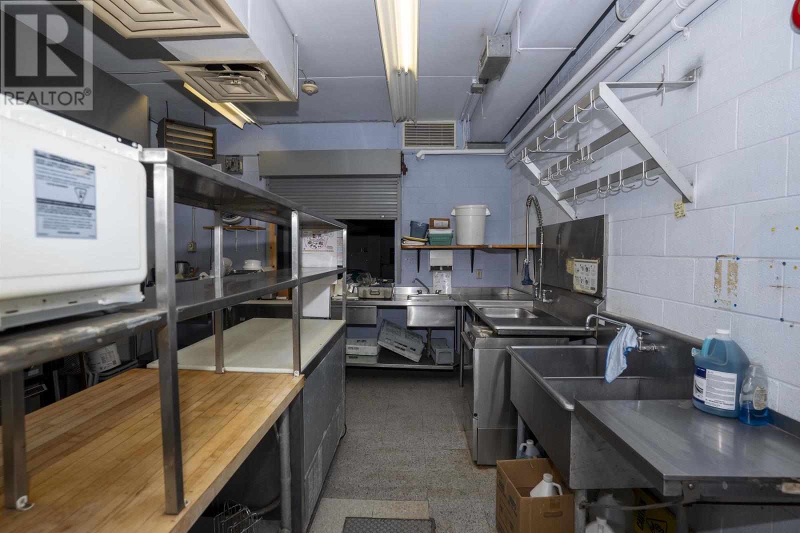 1024 Oliver Rd, Thunder Bay, Ontario  P7B 7A5 - Photo 2 - TB253574