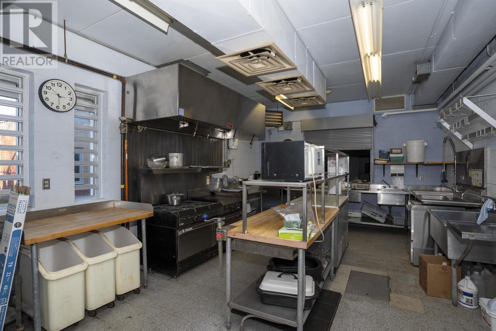 1024 Oliver Rd, Thunder Bay, Ontario  P7B 7A5 - Photo 3 - TB253574