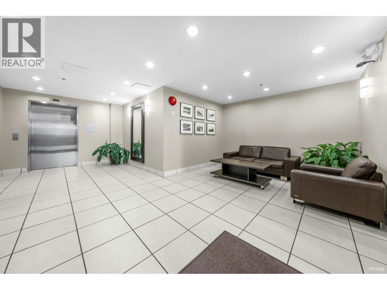 412 3811 Hastings Street, Burnaby, British Columbia  V5C 6V2 - Photo 2 - R3069819