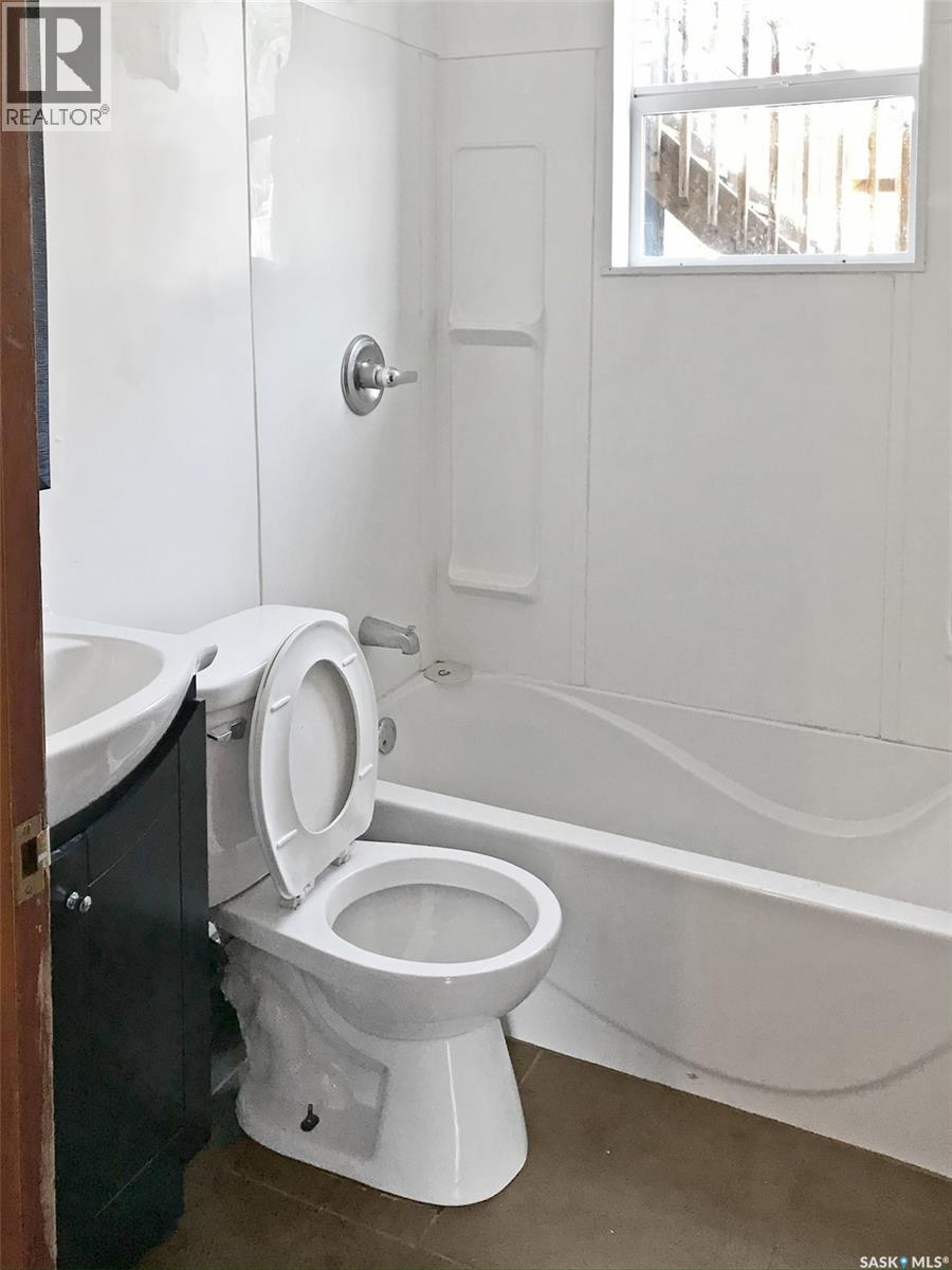 301 Cheadle Street E, Swift Current, Saskatchewan  S9H 1G5 - Photo 24 - SK024888