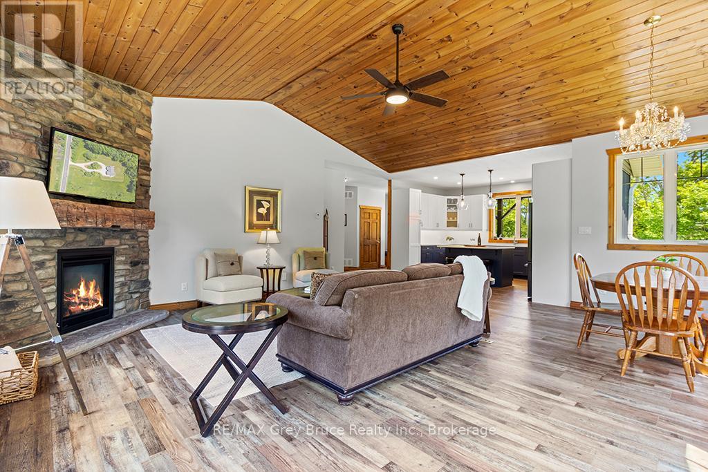 1379 West Road, Northern Bruce Peninsula, Ontario  N0H 1W0 - Photo 12 - X12526262