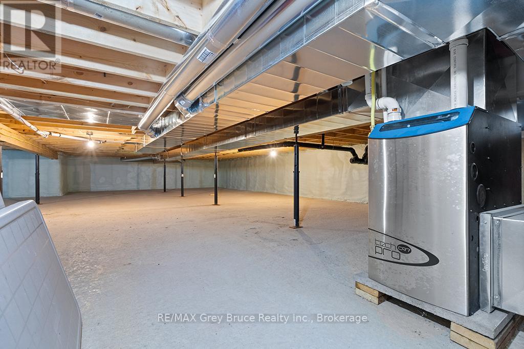 1379 West Road, Northern Bruce Peninsula, Ontario  N0H 1W0 - Photo 32 - X12526262