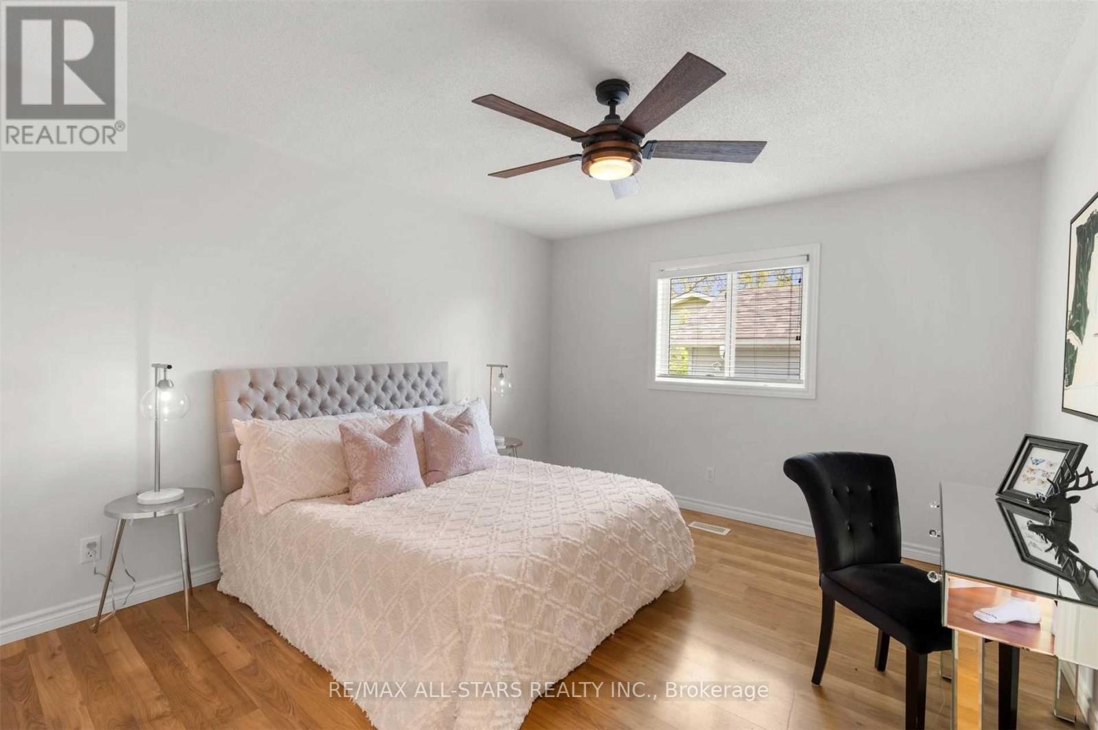 4 Alice Avenue, Georgina, Ontario  L3P 3C8 - Photo 15 - N12587844