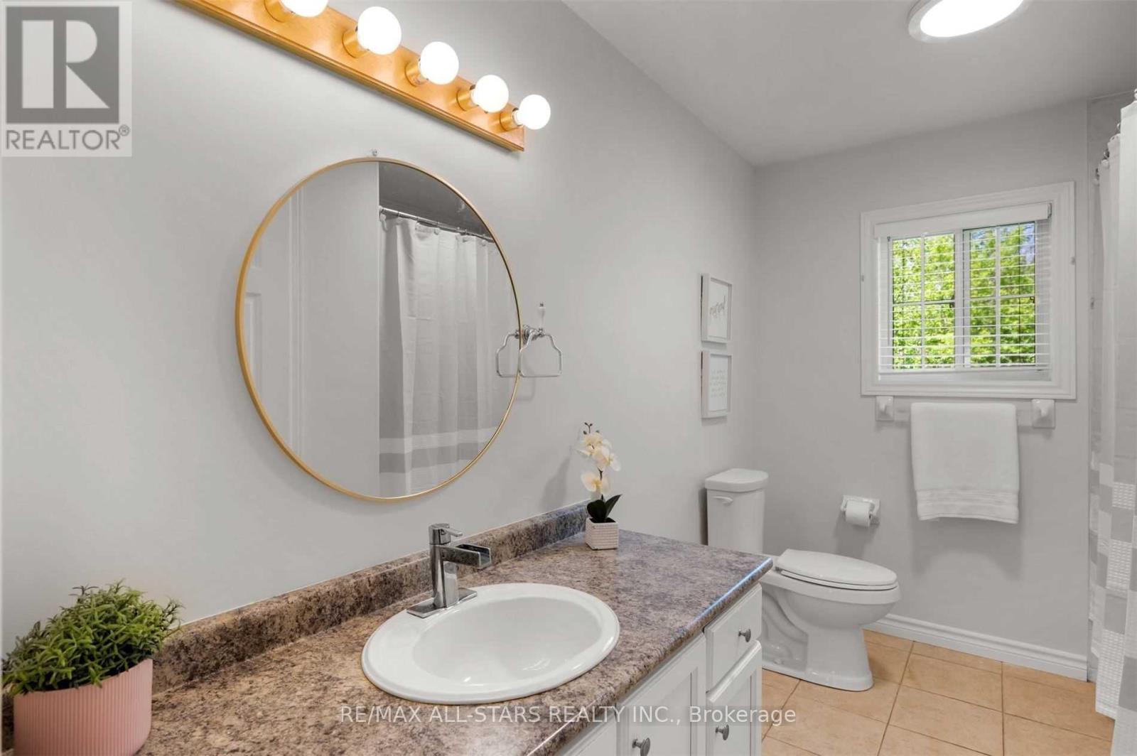 4 Alice Avenue, Georgina, Ontario  L3P 3C8 - Photo 20 - N12587844