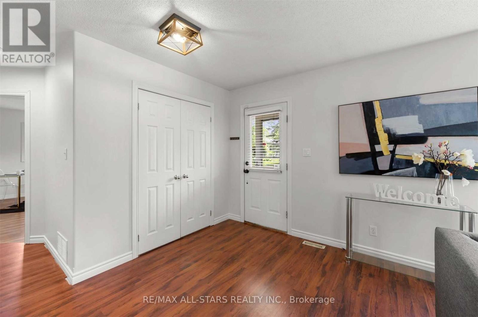 4 Alice Avenue, Georgina, Ontario  L3P 3C8 - Photo 6 - N12587844