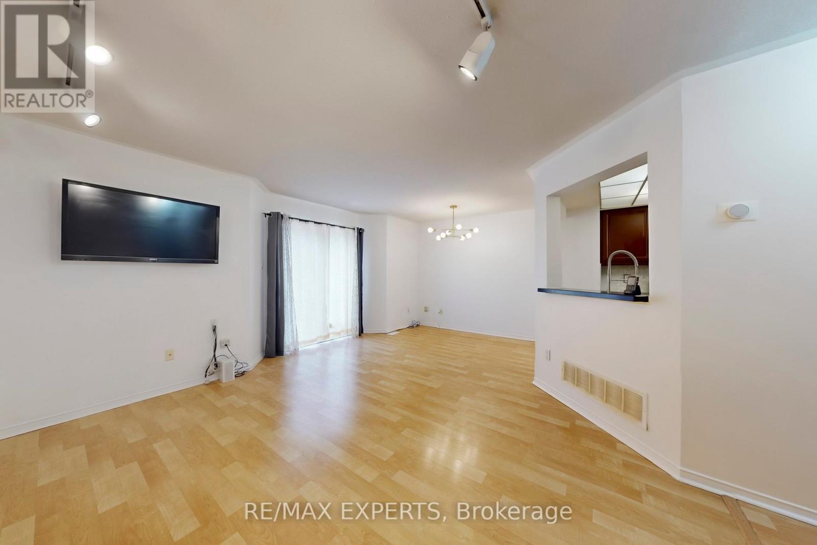 5631 Cortina Crescent, Mississauga, Ontario  L4Z 3R3 - Photo 4 - W12587842