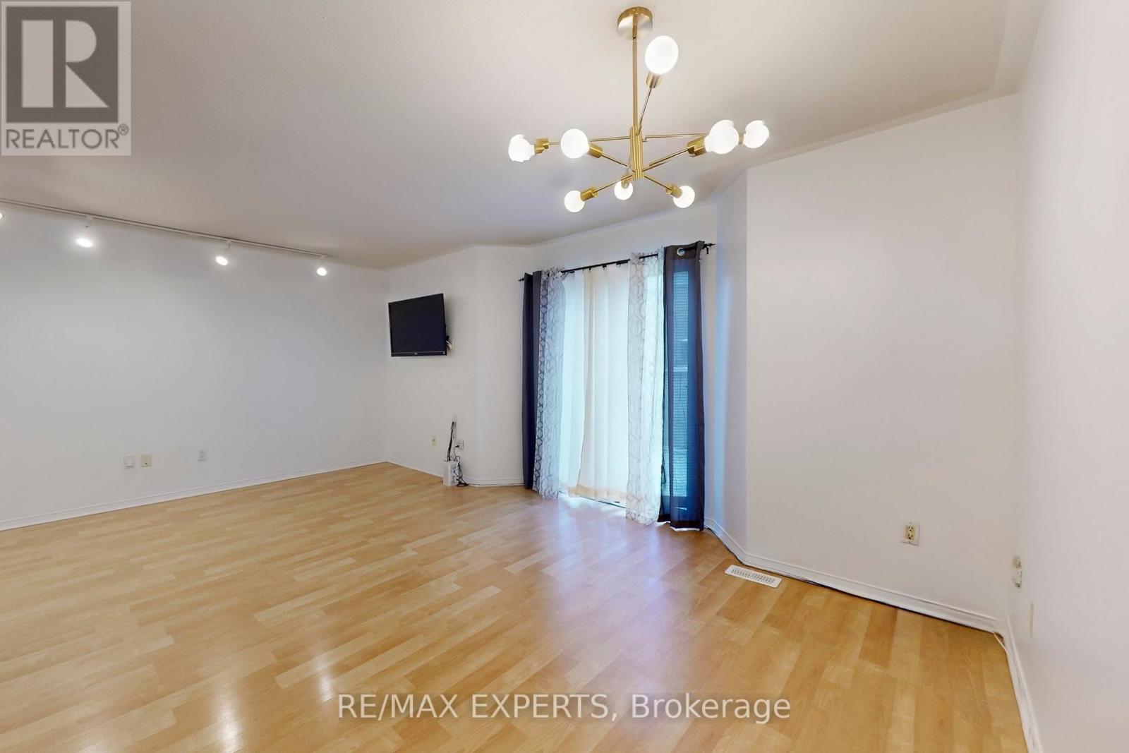 5631 Cortina Crescent, Mississauga, Ontario  L4Z 3R3 - Photo 5 - W12587842