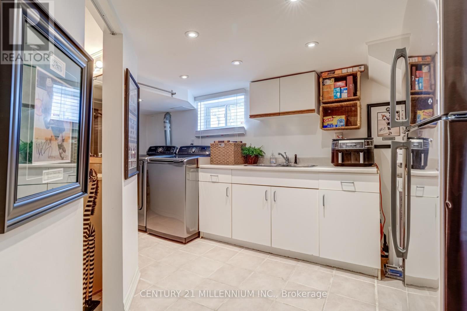 30 Clarence Street, Brampton, Ontario  L6W 1S3 - Photo 15 - W12587862