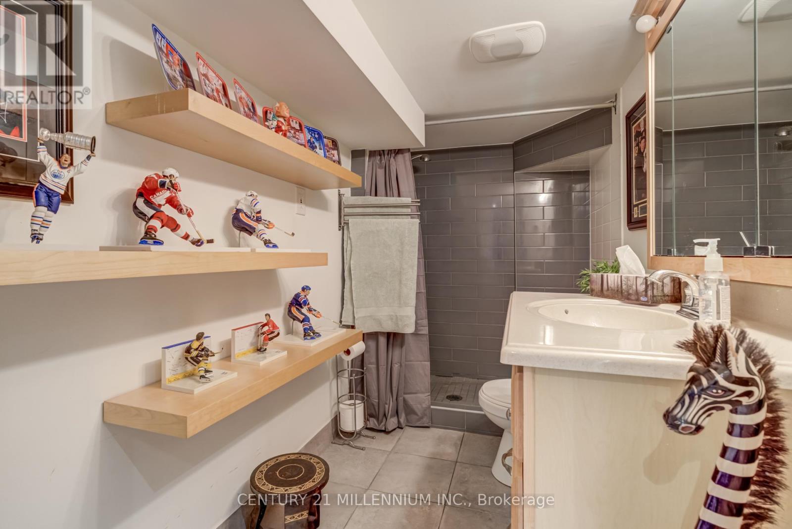 30 Clarence Street, Brampton, Ontario  L6W 1S3 - Photo 17 - W12587862