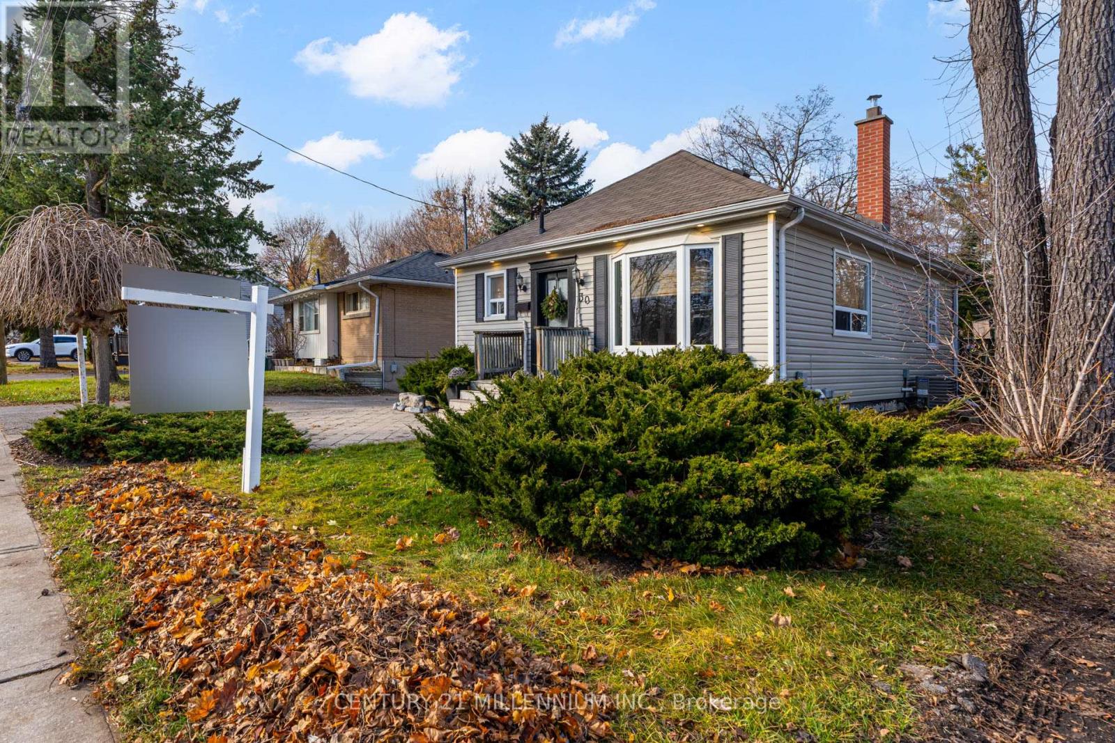 30 Clarence Street, Brampton, Ontario  L6W 1S3 - Photo 2 - W12587862