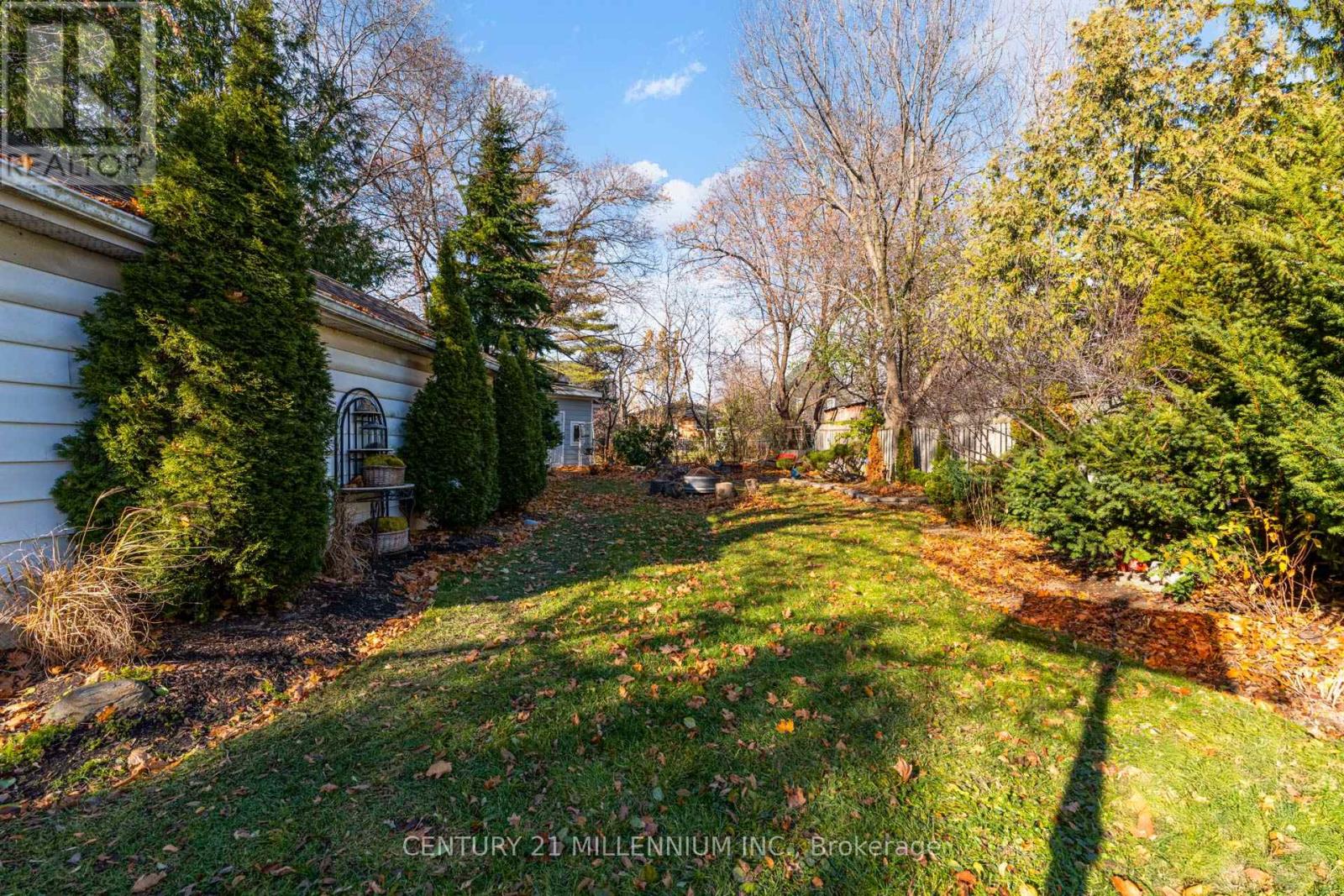 30 Clarence Street, Brampton, Ontario  L6W 1S3 - Photo 22 - W12587862