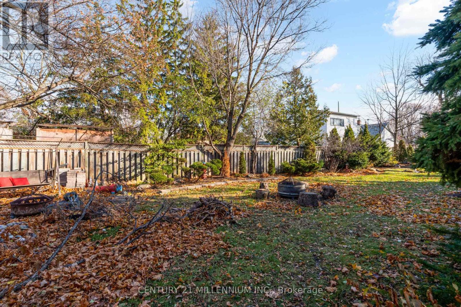 30 Clarence Street, Brampton, Ontario  L6W 1S3 - Photo 24 - W12587862