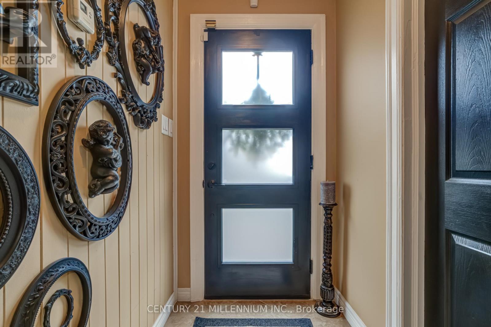 30 Clarence Street, Brampton, Ontario  L6W 1S3 - Photo 3 - W12587862