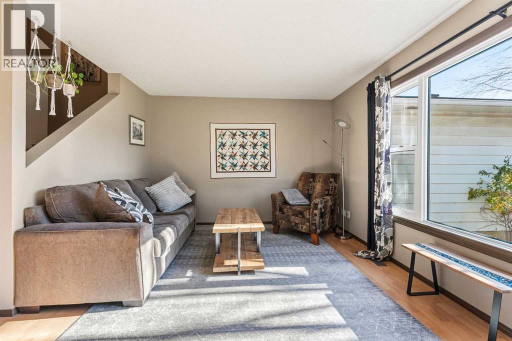 508 Queensland Place Se, Calgary, Alberta  T2J 4T3 - Photo 4 - A2264538