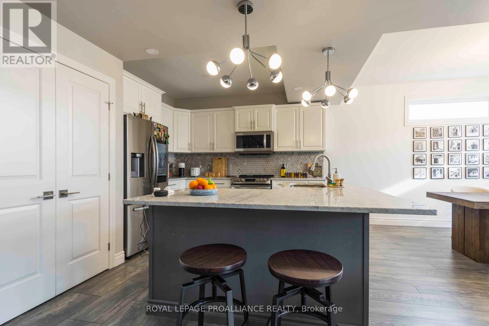 92 Ledgerock Court, Quinte West, Ontario  K8R 0A1 - Photo 5 - X12587878