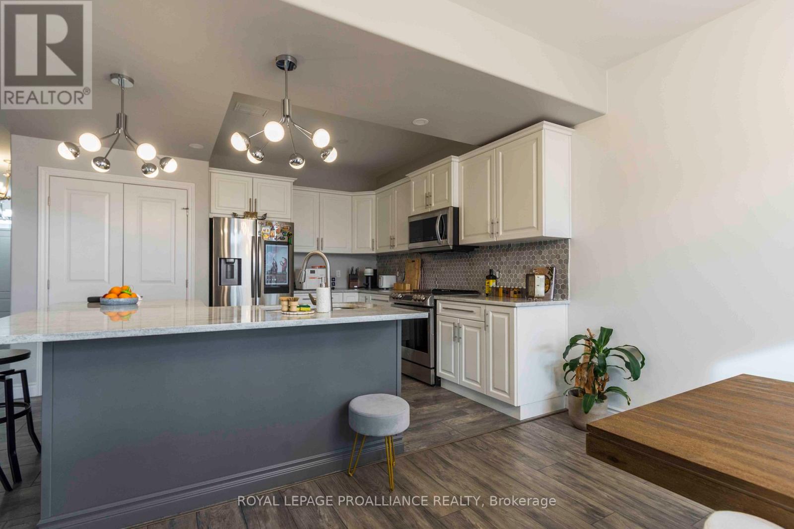 92 Ledgerock Court, Quinte West, Ontario  K8R 0A1 - Photo 7 - X12587878