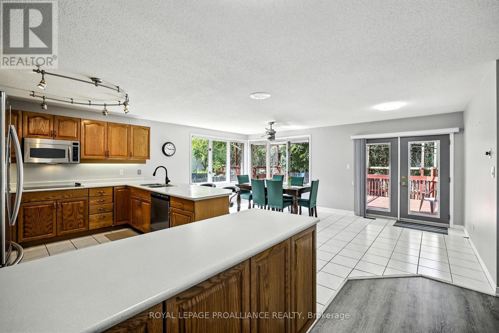 33 Loraine Avenue, Quinte West, Ontario  K8V 6R4 - Photo 10 - X12587898