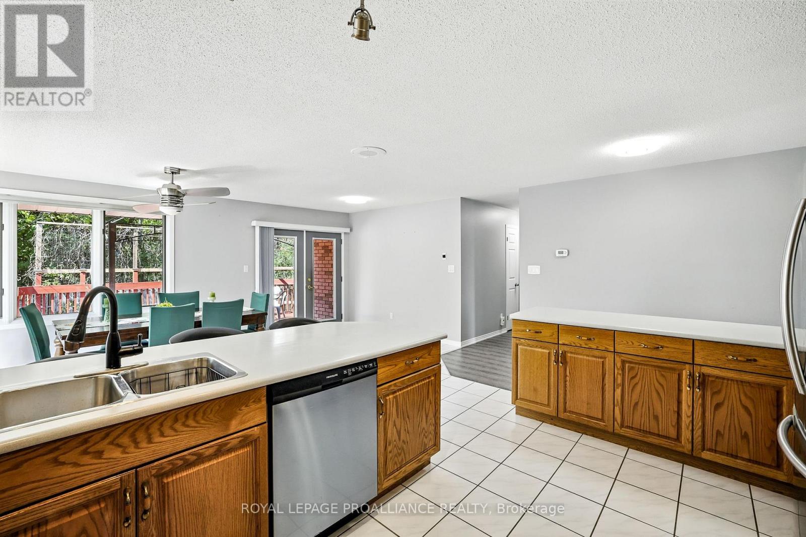 33 Loraine Avenue, Quinte West, Ontario  K8V 6R4 - Photo 12 - X12587898