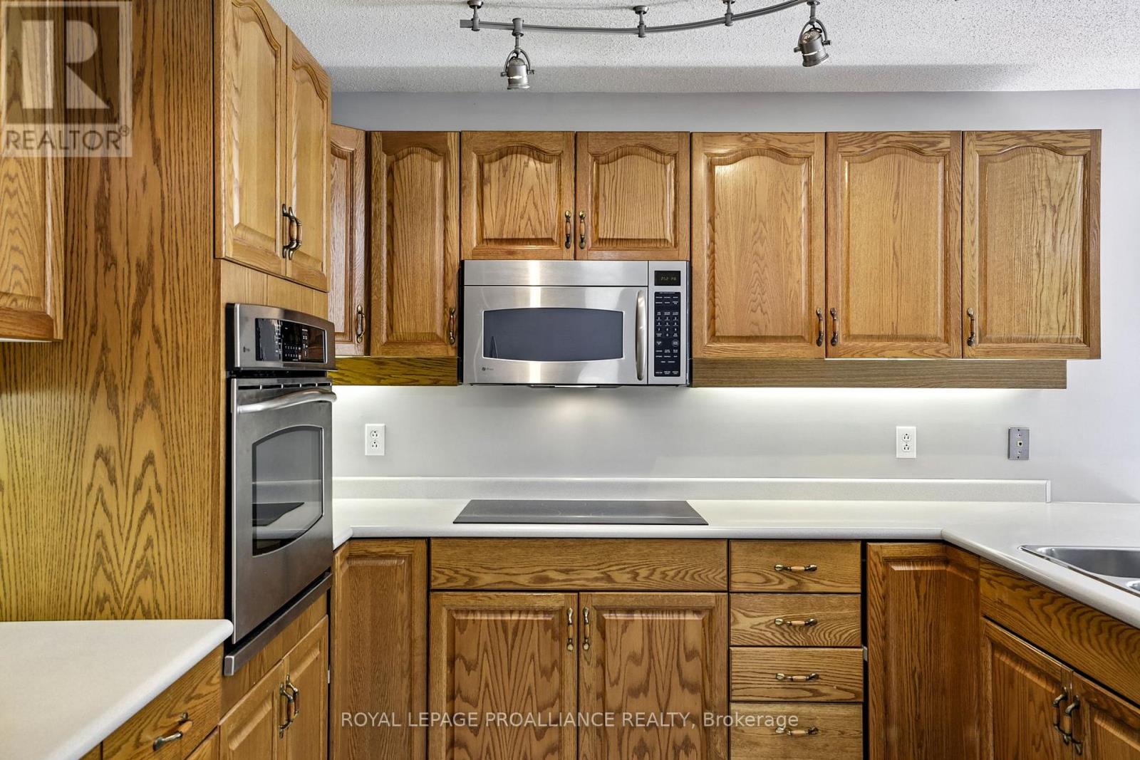 33 Loraine Avenue, Quinte West, Ontario  K8V 6R4 - Photo 13 - X12587898