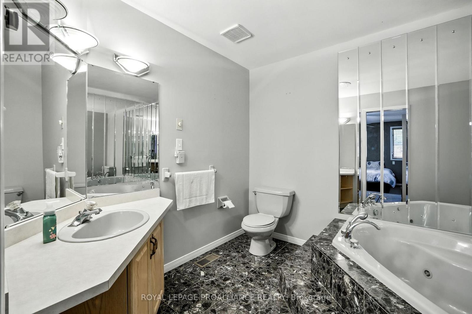 33 Loraine Avenue, Quinte West, Ontario  K8V 6R4 - Photo 21 - X12587898